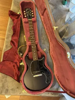 GIBSON LES PAUL JR. TRIBUTE GUITAR WITH KC HARD CASE - LIKE      CONDITION