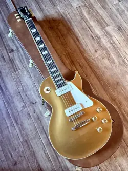 GIBSON LES PAUL GOLD ELECTRIC GUITAR WITH HARD CASE - MINT CONDITION