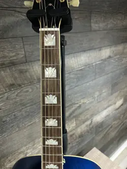 ACOUSTIC-ELECTRIC GUITAR AGED