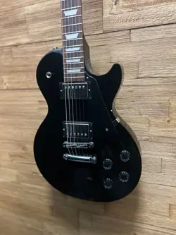 GIBSON USA LES PAUL STUDIO GUITAR 2023 EBONY GLOSS 8LBS 8OZ W/SOFT BAG