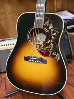 GIBSON HUMMINGBIRD STANDARD ACOUSTIC GUITAR- 2022 VINTAGE SUNBURST W/HC+LR BAGGS