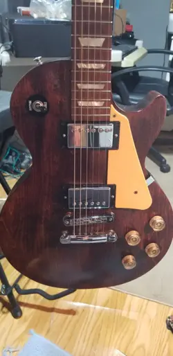 2012 GIBSON LES PAUL STUDIO GUITAR