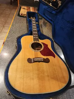 GIBSON SONGWRITER DELUXE STUDIO EXCELLENT CONDITION WITH GIBSON CASE