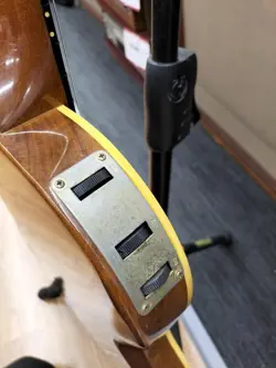 USED ACOUSTIC ELECTRIC