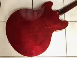 BASS GUITAR CHERRY