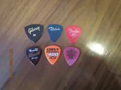 LOT OF 6 COLLECTIBLE GUITAR PICKS - GIBSON, WABASH, FENDER, & OTHERS #785