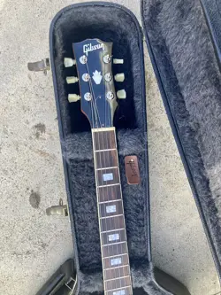 GIBSON 335 GUITAR