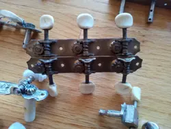 VINTAGE GUITAR TUNER