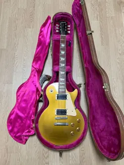 ELECTRIC GUITAR GIBSON 1993 LES PAUL CLASSIC GOLD TOP COLOR S/N 34932 & CASE