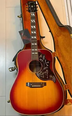 ACOUSTIC GUITAR GIBSON HUMMINGBIRD CHERRY SUNBURST 1969 WITH HARD CASE