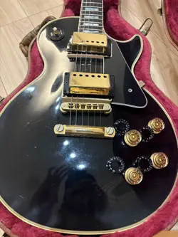 GIBSON LES PAUL CUSTOM BLACK ELECTRIC GUITAR W/HARD CASE SHIPPING FROM JAPAN