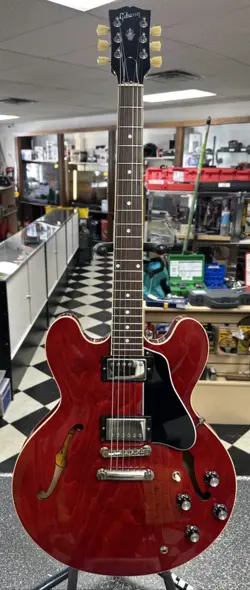 GIBSON ES-335 6 STRINGS SEMI-HOLLOW ELECTRIC GUITAR - SIXTIES CHERRY.