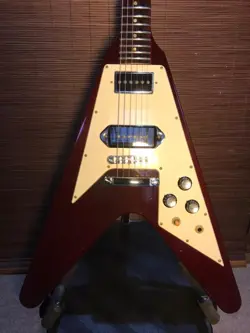 GIBSON GUITAR 1995