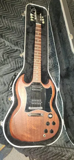 GUITAR WALNUT 2005