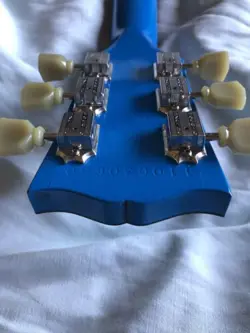 GIBSON LES PAUL STUDIO 2011 REFINISHED BLUE W/HARD CASE