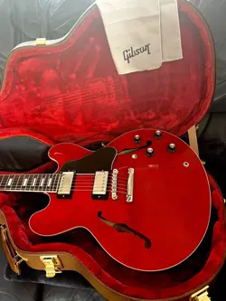 GIBSON ES-335 6 STRINGS SEMI-HOLLOW ELECTRIC GUITAR - SIXTIES CHERRY...AAA TOP