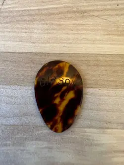 VINTAGE 1950S GIBSON CELLULOID TEARDROP MEDIUM TORTOISESHELL GUITAR PICK