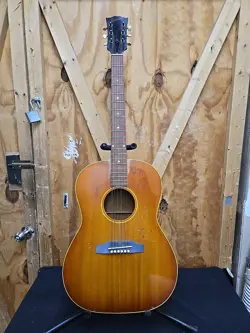 ACOUSTIC GUITAR MID