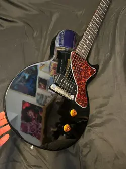 GUITAR IN EBONY