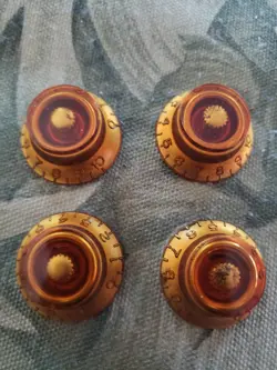   GENUINE VINTAGE GIBSON  TOP HAT KNOBS VINTAGE AMBER