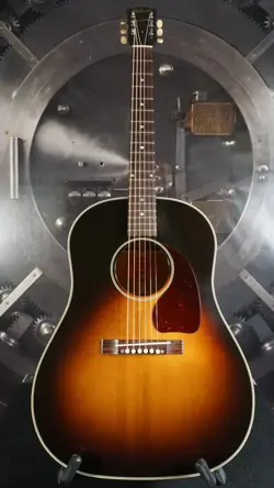 GIBSON CUSTOM SHOP HISTORIC 1942 BANNER J-45 2022 - VINTAGE SUNBURST