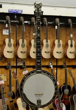 BANJO USED ACOUSTIC
