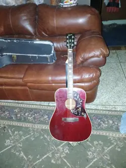 GIBSON HUMMINGBIRD GUITAR