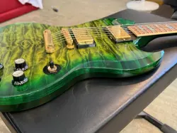 ELEGANT GUITAR