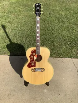 LEFT HANDED GIBSON SJ200
