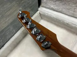 BODY GUITAR W/