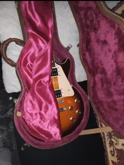GUITAR IN TOBACCO
