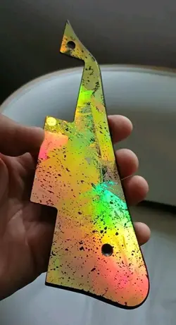 HOLOFLASH PICKGUARD