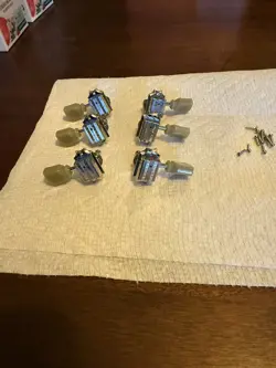 GUITAR TUNERS READ