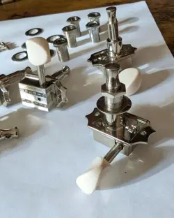 GIBSON PMMH-060 DELUXE WHITE BUTTON TUNER SET, VINTAGE NICKEL