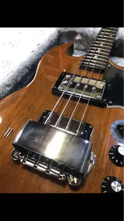 VINTAGE WALNUT BASS