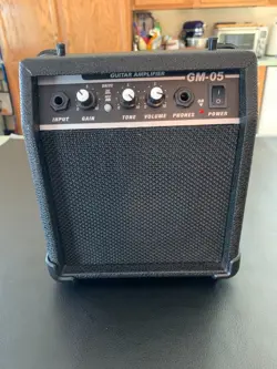 GIBSON MAESTRO GM-05 COMPACT 8 WATT GUITAR PRACTICE AMPLIFIER-TESTED WORKING