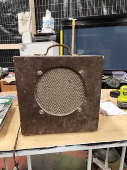 VINTAGE 30S OR 40S AMP GIBSON