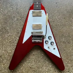 GIBSON CUSTOM SHOP 1967 FLYING V W/ VIBROLA 2021 - SPARKLING BURGUNDY