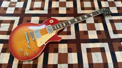 ELECTRIC GUITAR GIBSON LES PAUL STANDARD SUNBURST WITH HARD CASE SOLD AS IS