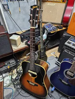 ACOUSTIC GUITAR GIBSON J-45 DELUXE SUNBURST WITH HARD CASE