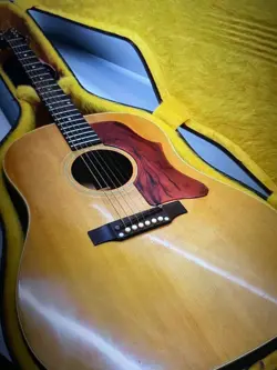 GIBSON ACOUSTIC GUITAR SIX STRING