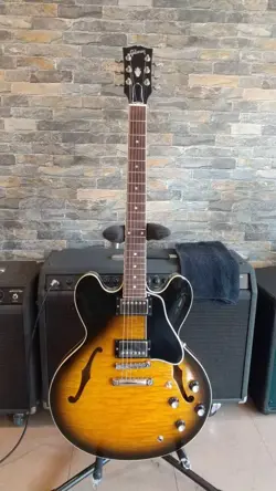 ACOUSTIC ELECTRIC GUITAR GIBSON ES-335 SUNBURST MADE IN USA WITH HARD CASE