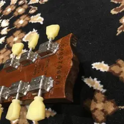 /LES PAUL TRADITIONAL