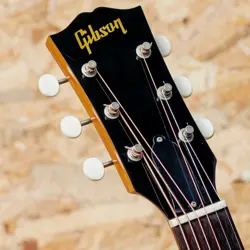 GIBSON J-50 2002