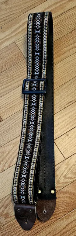 GUITAR STRAP...EXCELLENT?