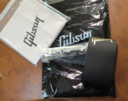 GIBSON USA GUITAR CASE CANDY LEATHER STRAP   MULTITOOL   POLISH CLOTH   BAG
