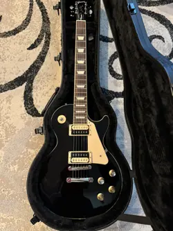 GIBSON LES PAUL CLASSIC 2022 GUITAR IN EXCELLENT CONDITION WITH CASE