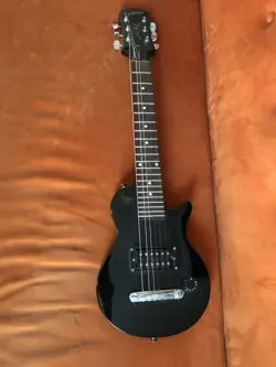 ELECTRIC GUITAR ROADIE