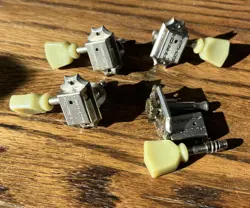 DELUXE TUNERS GUITAR