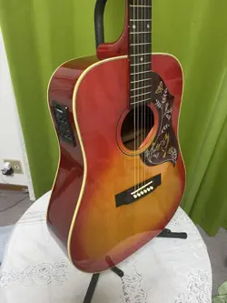 BY GIBSON TETOMAS HUMMINGBIRD ECO SOUND-PRODUCING ACOUSTIC GUITARS TOO